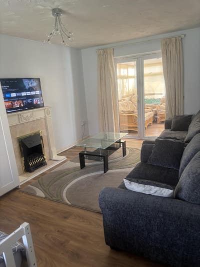 Furnished large double room WiFi and bills include Main Photo