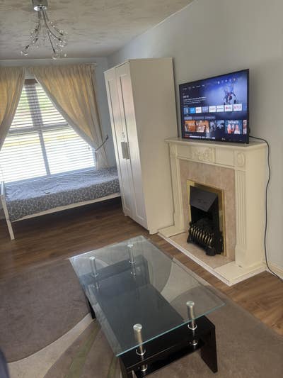 Furnished large double room WiFi and bills include Main Photo