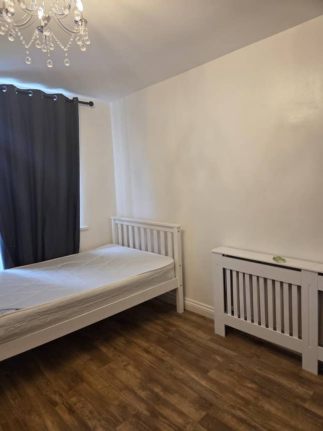Double room to let female preferred. Main Photo