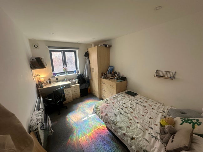 Large double room Tenancy takeover 3Month (FEMALE) Main Photo