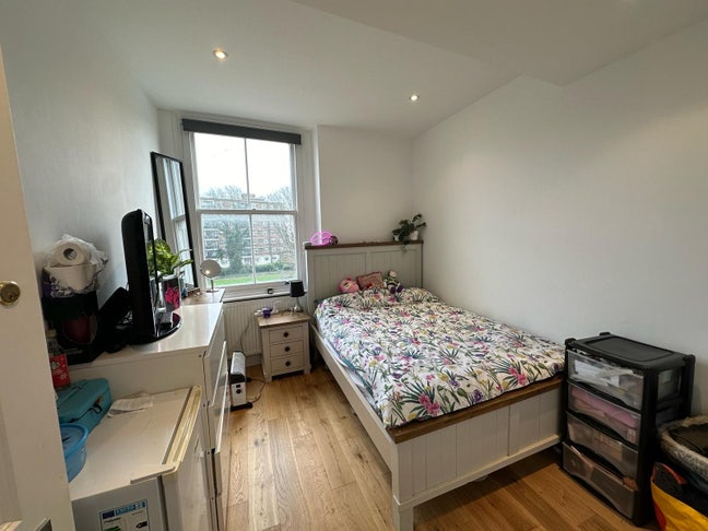 Bright Double Room in Brixton Main Photo