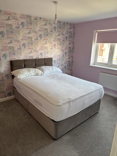 Double room to rent 3bed house near town centre.  Main Photo