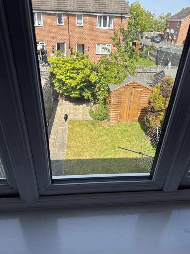 Double room to rent 3bed house near town centre.  Main Photo