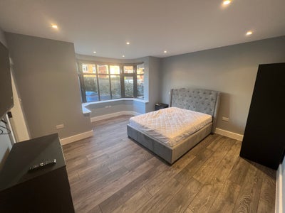 1-Bed Ensuite Room available in Harrow HA3 Main Photo
