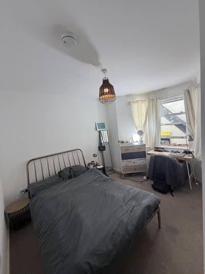 En-suite bedroom nr Chatsworth Rd- newly renovated Main Photo