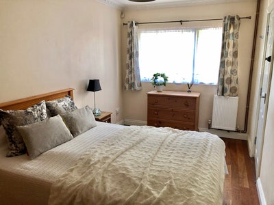 Double Room close to bus, train, town.  Main Photo