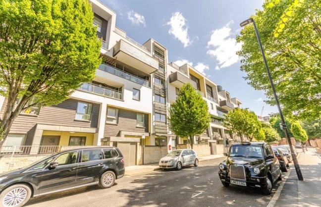 Spacious Room in Canary Wharf  Main Photo