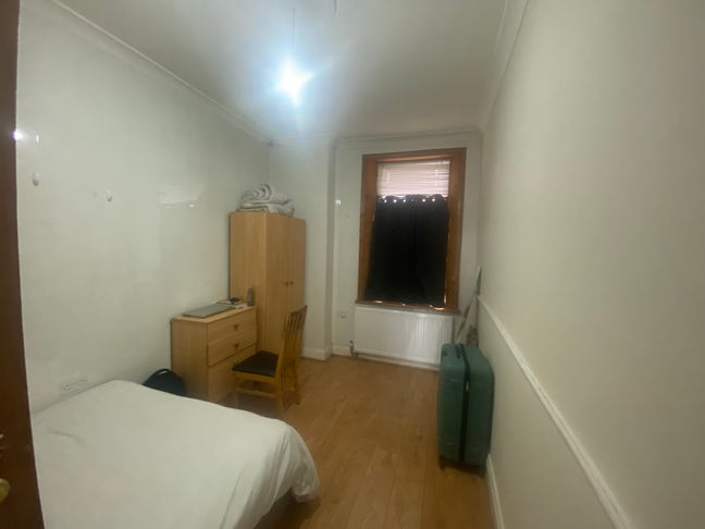 Clean spacious room. Main Photo