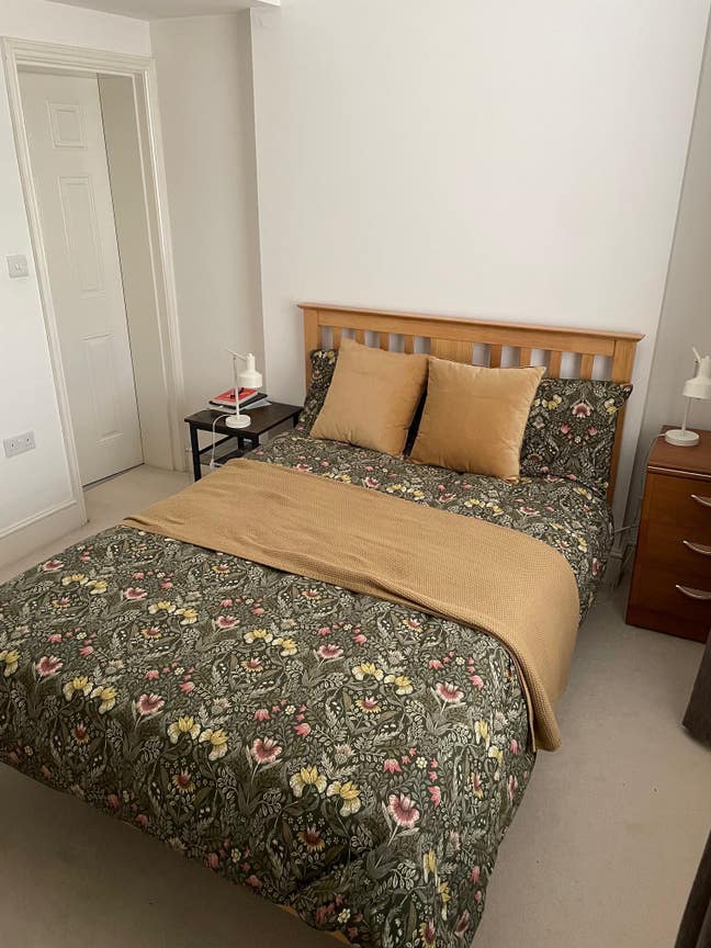 Beautiful large room in Victorian building Main Photo