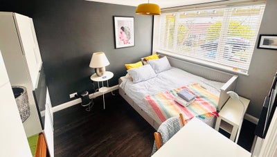 Double room with parking for short term let Main Photo