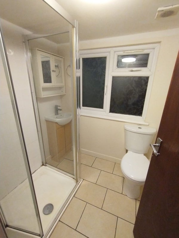 Studio Flat in Slough, Berkshire, SL1 2NY Main Photo