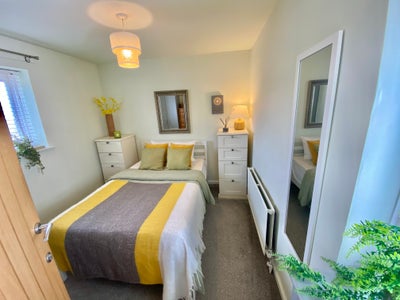 Double Room in Lovely Home *Bills inc *Parking Main Photo