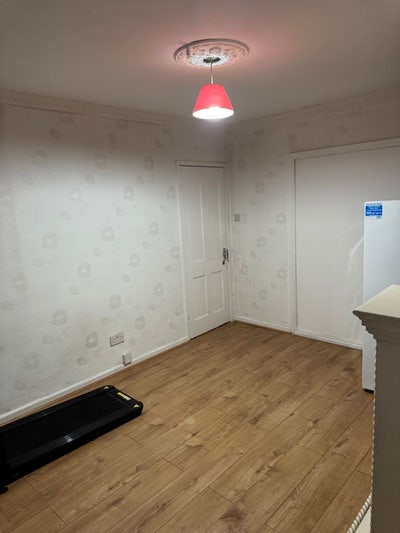 Spacious Double Room Available in Dagenham  Main Photo