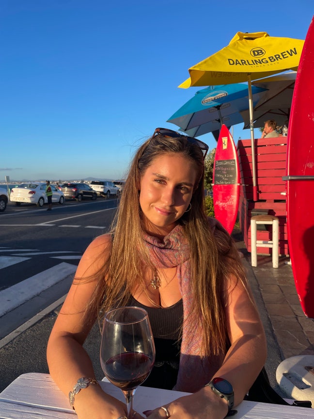 South African looking for a place to stay 🙋🏽‍♀️ Main Photo