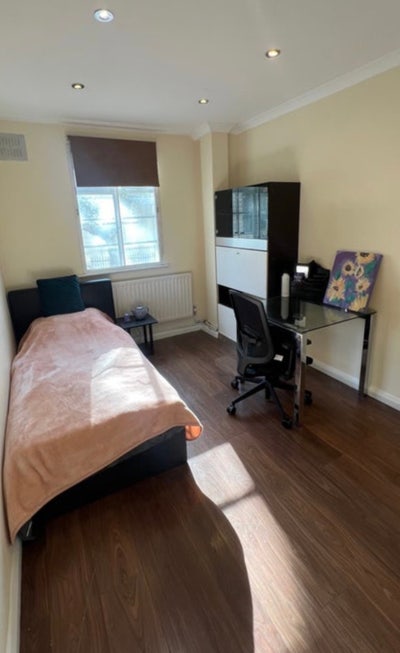 Spacious single room in Paddington.  Main Photo