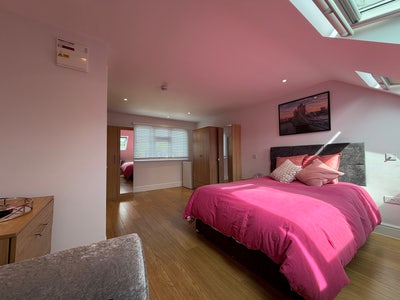 Stunning En-suite Room quiet house  Main Photo