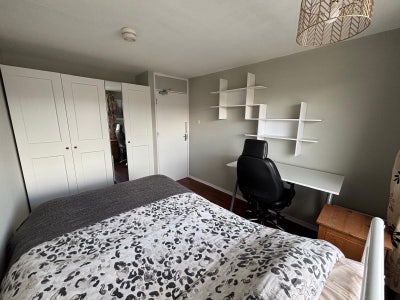 Lovely Double Room. Bills inc, Live Out Landlord Main Photo