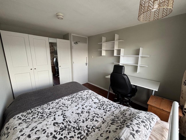 Lovely Double Room. Bills inc, Live Out Landlord Main Photo