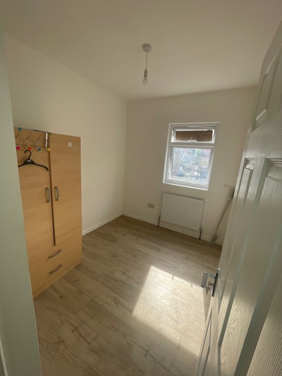 Spacious single room with private set up- minimal Main Photo