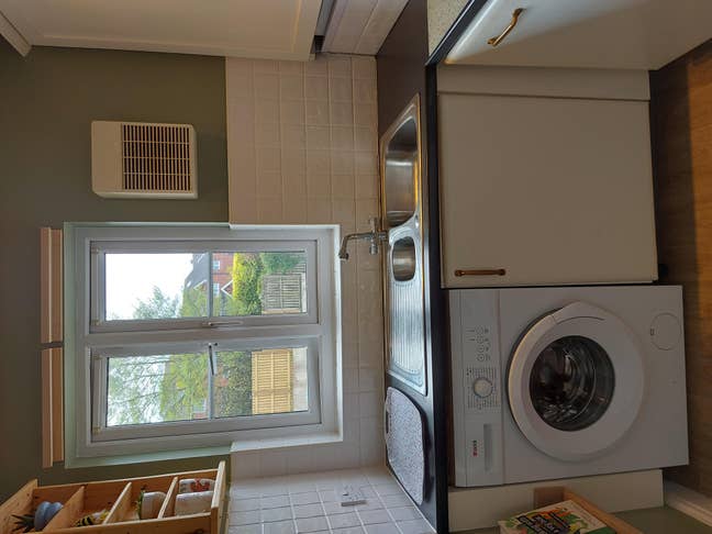 Large bedroom, own bathroom and shared lounge Main Photo