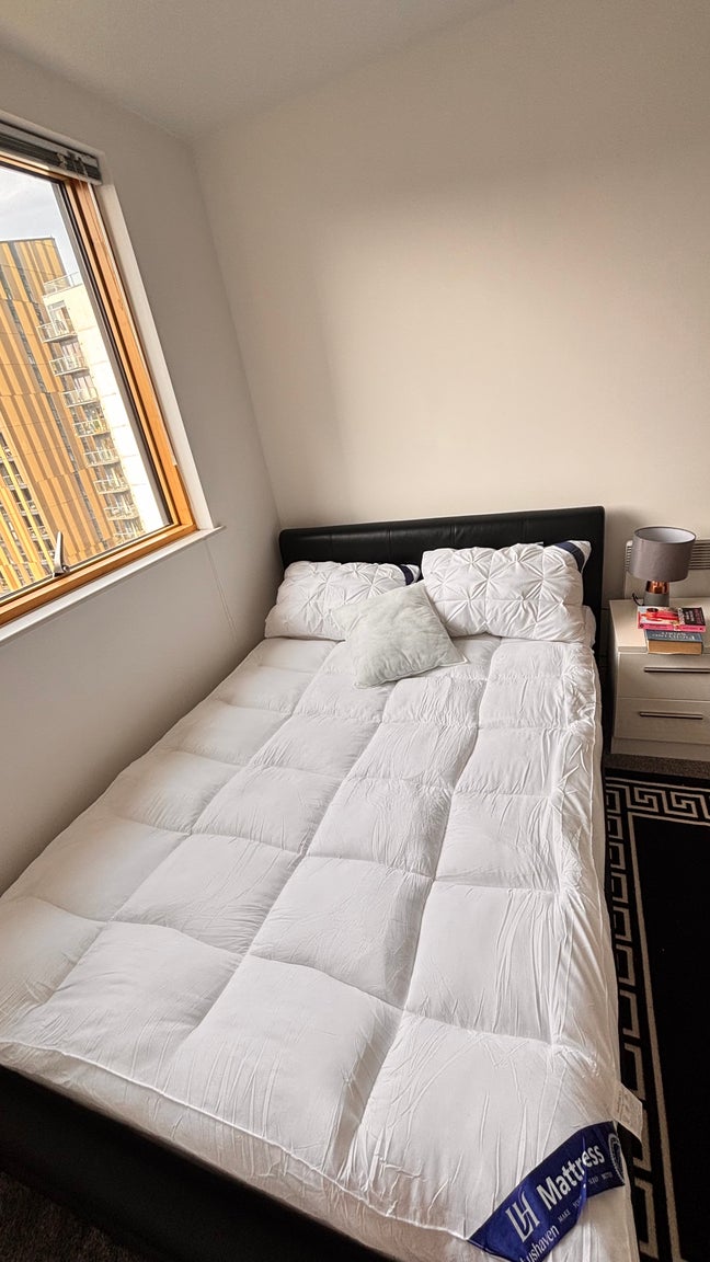 Spacious double room- Manchester City Centre  Main Photo