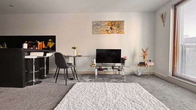 Spacious double room- Manchester City Centre  Main Photo