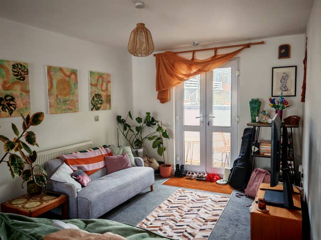 En-suite double room in homely Kingston 2-bed flat Main Photo