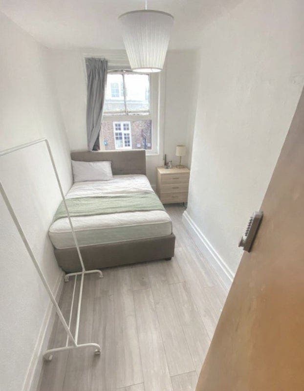 ⭐No deposit | Bills Included | Zone 1 Main Photo