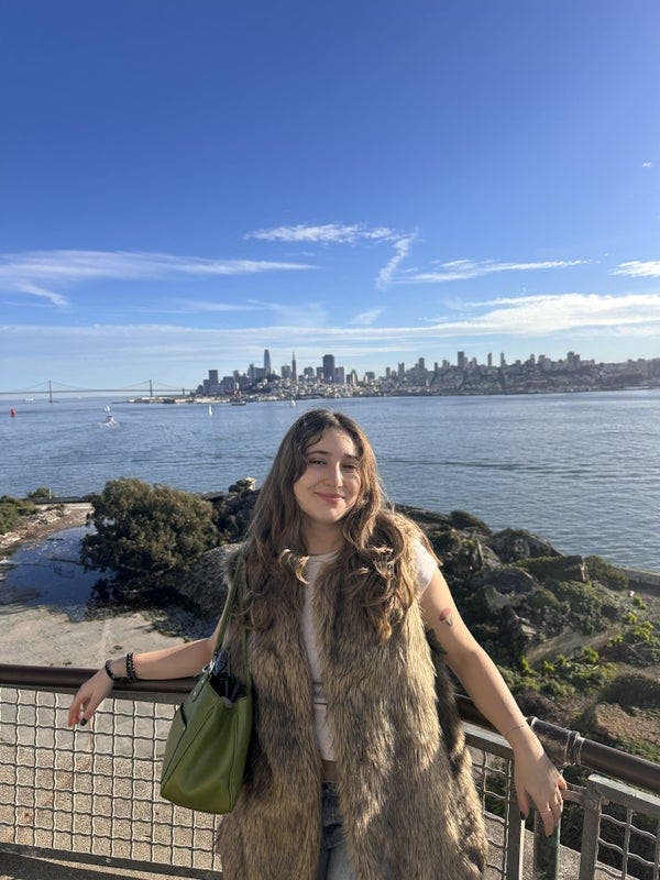 Looking for a room for my friend and I Main Photo