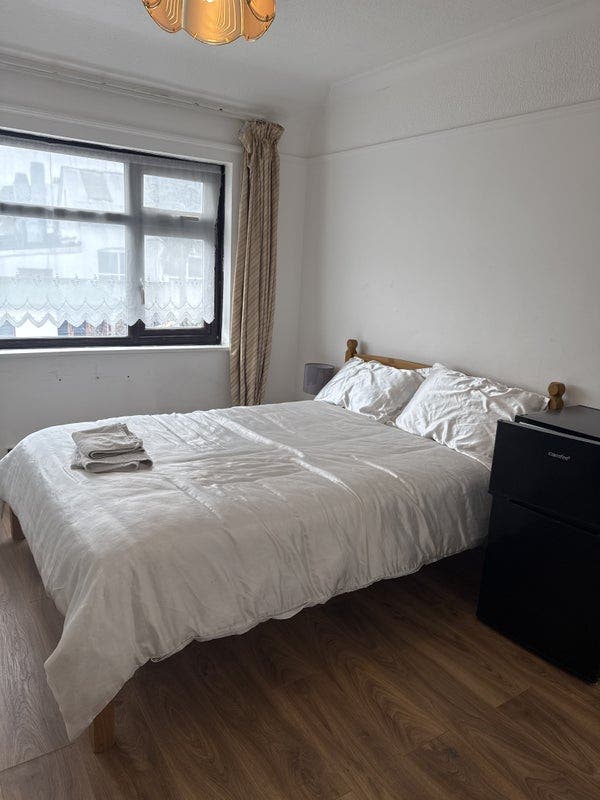 Large Double Room - All Bills Included  Main Photo