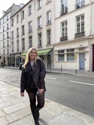 Professional Female seeks a double room Main Photo