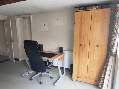 Large single room Main Photo