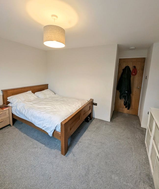 Large Master Bedroom in St Albans Main Photo