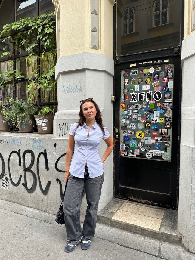 Hi! I’m Kira and I’m moving to London in ... Main Photo