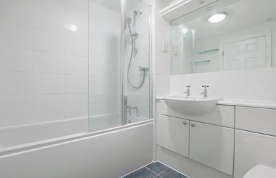 Ensuite room zone 2  Main Photo