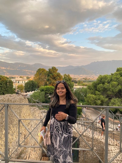 25F moving to Leeds in July! Main Photo