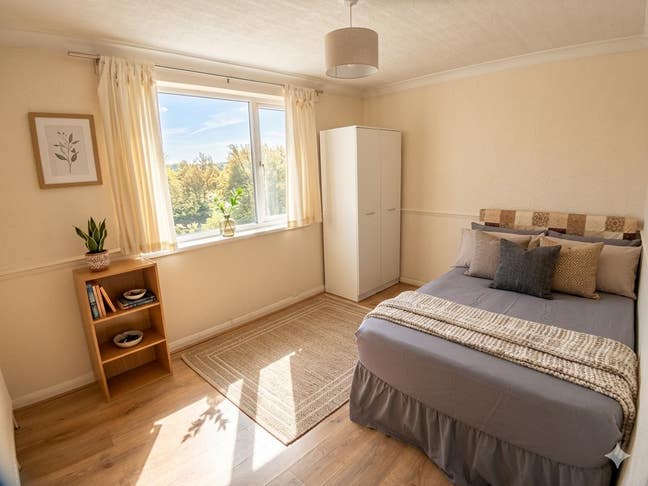 Large Double Room in Harrow with Great Transport Main Photo