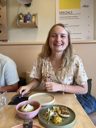 Professional Female seeks a double room Main Photo