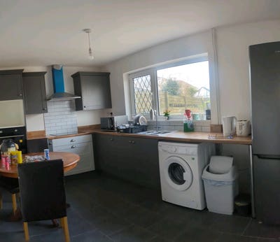 Quiet two bedroom house  Main Photo