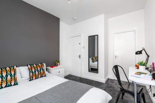 Short let - Burley Road (until 30th June only) Main Photo