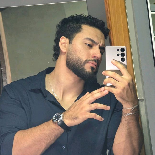 Professional Male seeks a single or double room Main Photo