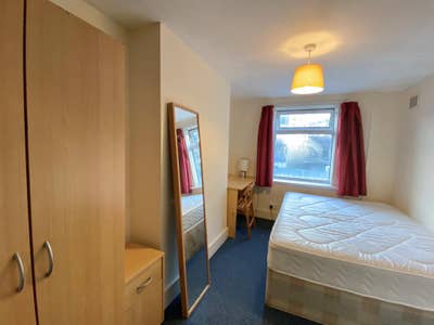 Room available E15 Main Photo