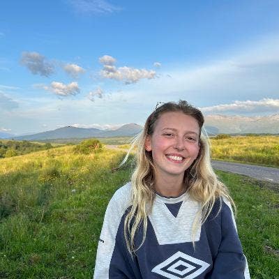 Professional Female seeks a double room Main Photo