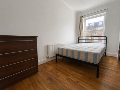 Compact Double Room Near Hammersmith Main Photo