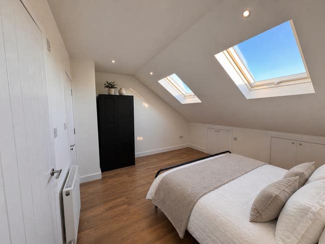 Spacious double room with en-suite  Main Photo