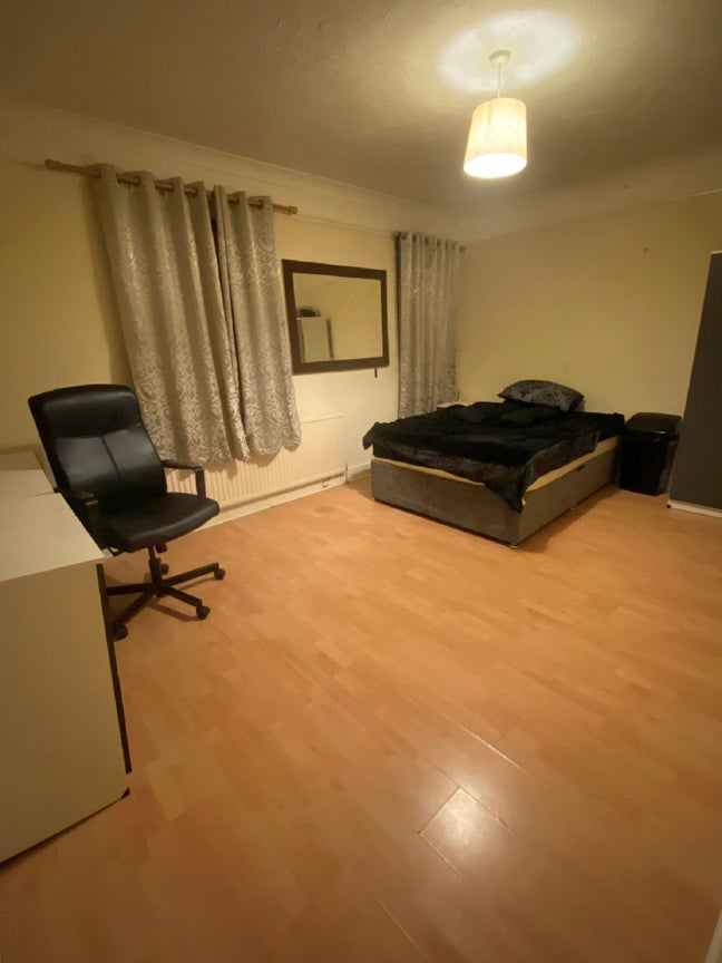 Double Upstairs Room Main Photo