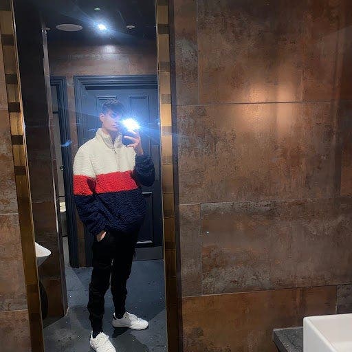 24 year old Male seeks a double room Main Photo