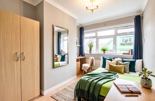 E6 & E14 Stays 🏙️ Short term deals up to &pound;800 ! Main Photo