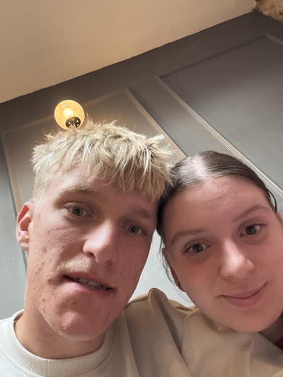 Couple seeks double room Main Photo