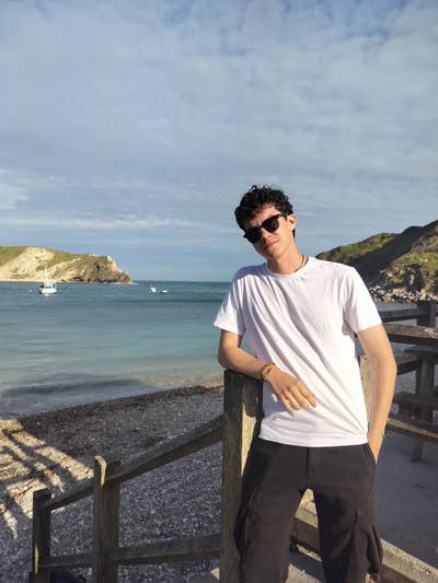 Professional Male seeks a single or double room Main Photo